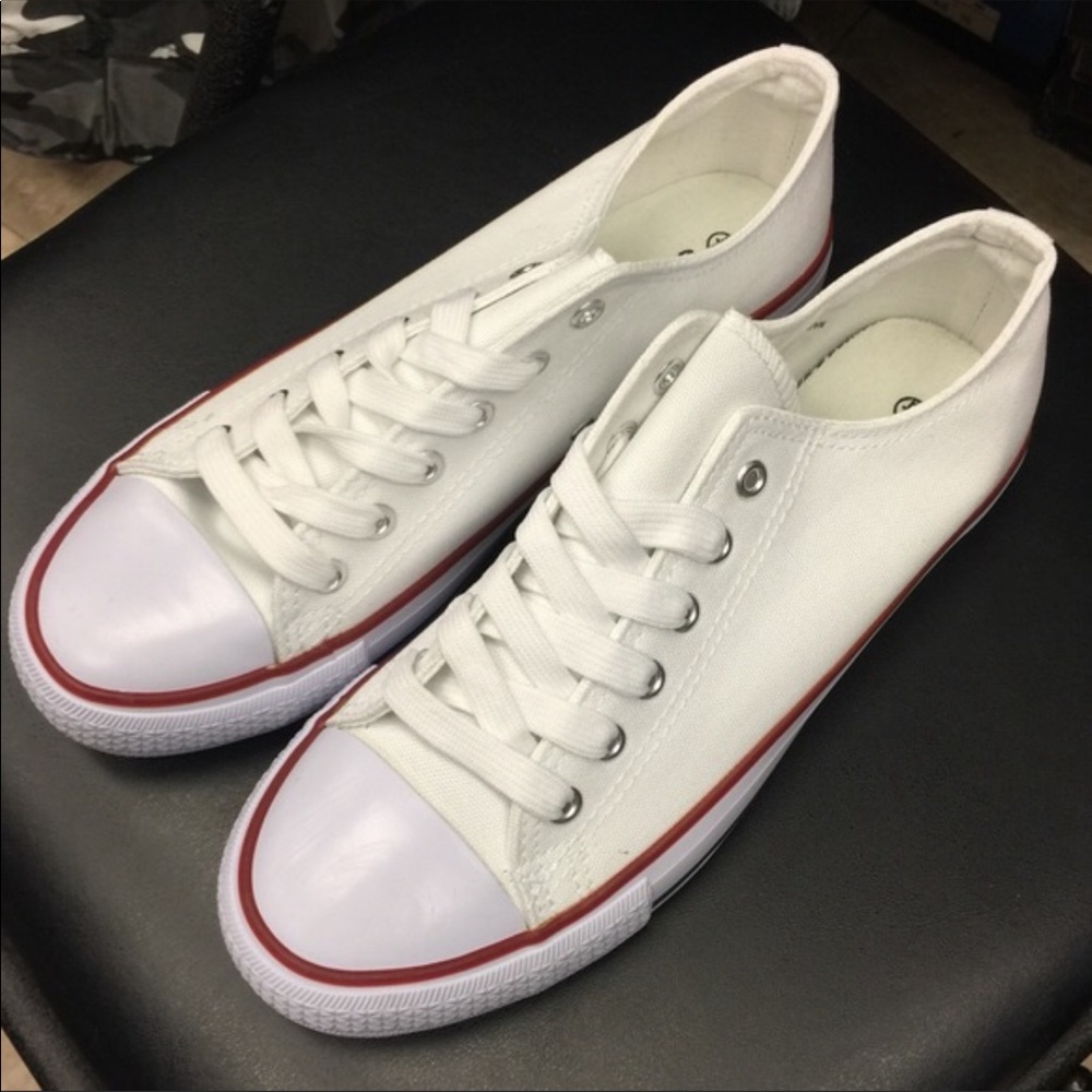 White sneakers size 10